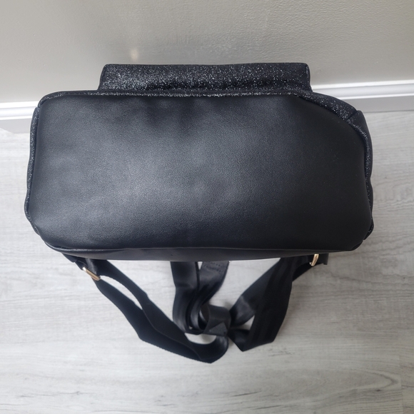 NEW Disney Minnie Mouse Black and Red Backpack - Picture 5 of 8